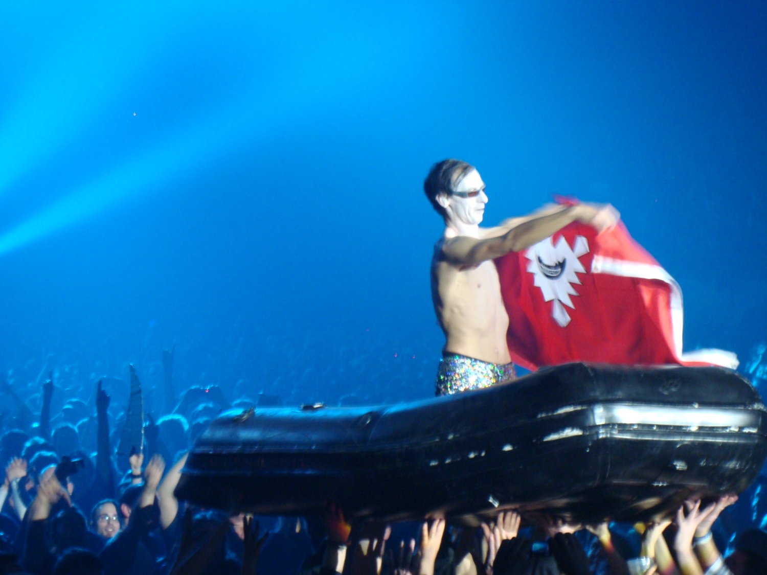 Flake_in_boat,_LIFAD_tour_2010.jpg