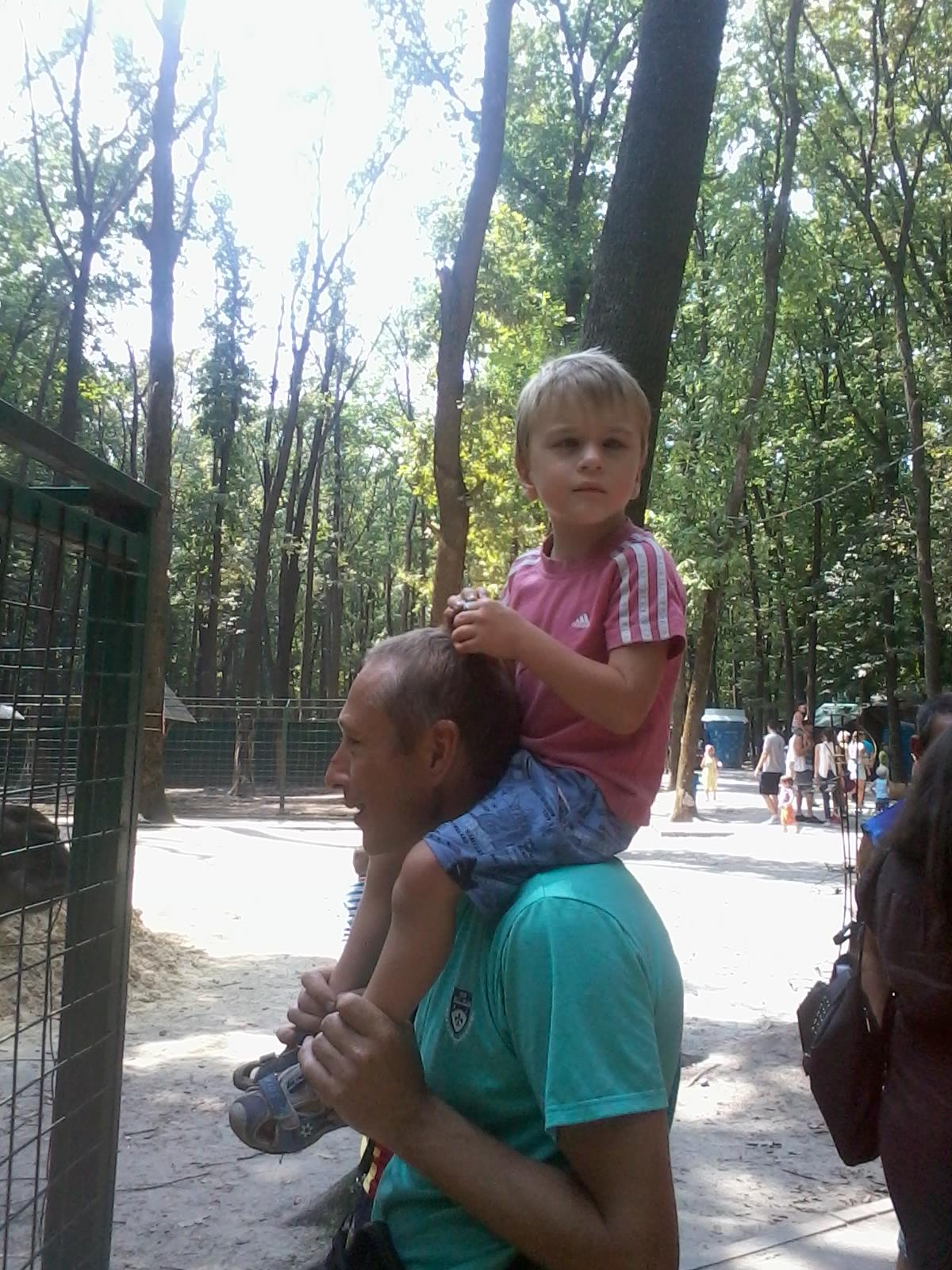 мишка на плечах.jpg