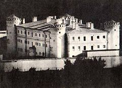 240px-Piszczalauski_castle_(Miensk,_Bielarus)_bXX_01.jpg