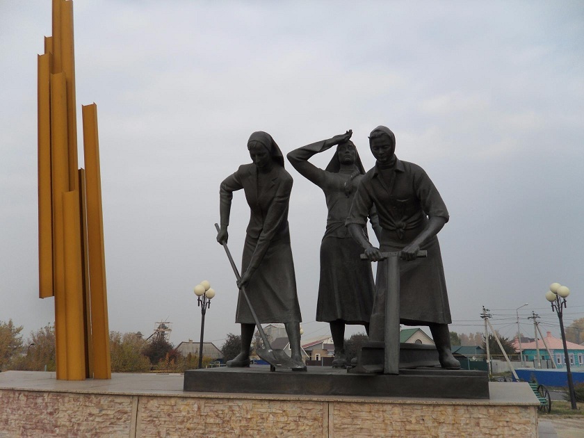 памятник труженикам тыла.jpg