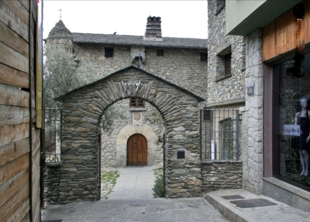 Castle_Casa_de_la_Vall-3.jpeg