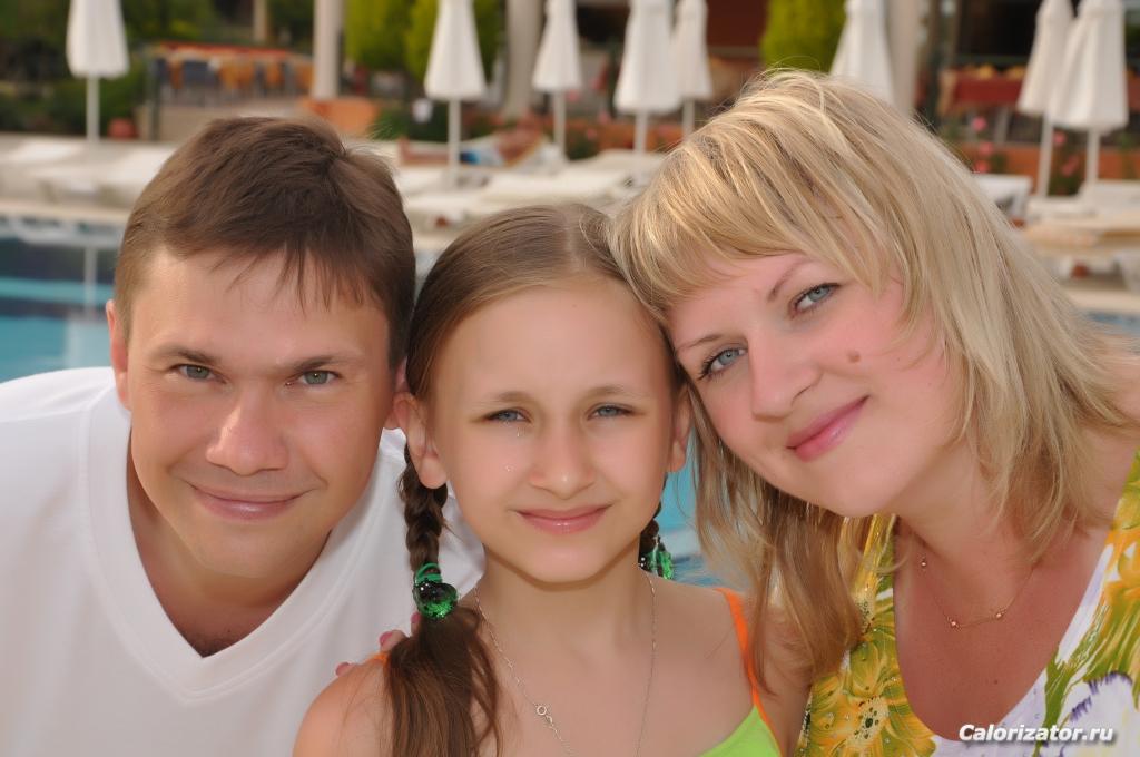У бассейна