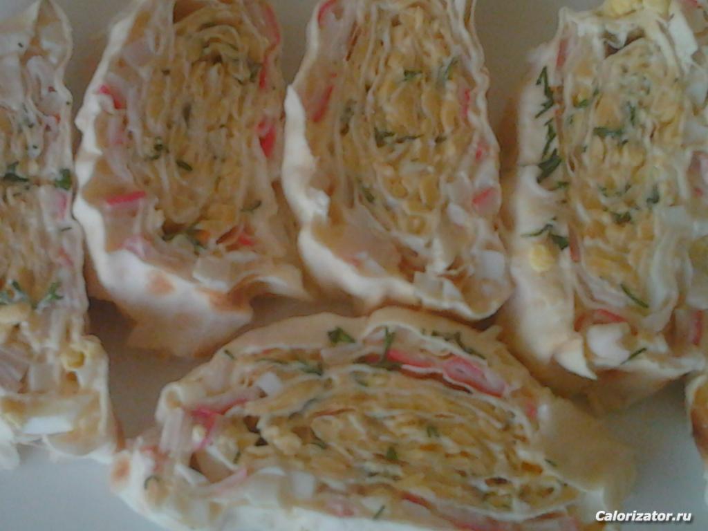 Рулет из лаваша с сыром, краб. палочками, яйцом, чесноком и майонезом