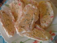 Рулет из лаваша с сыром, краб. палочками, яйцом, чесноком и майонезом