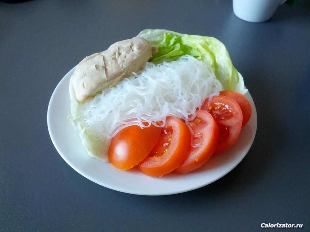 Рисовая лапша с куриной грудкой