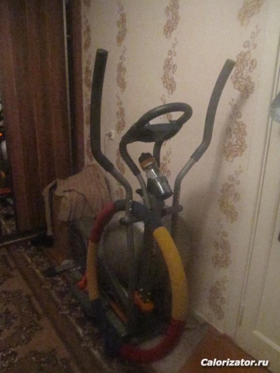 Эллипс, обруч, фитбол и гантельки по 1 кг