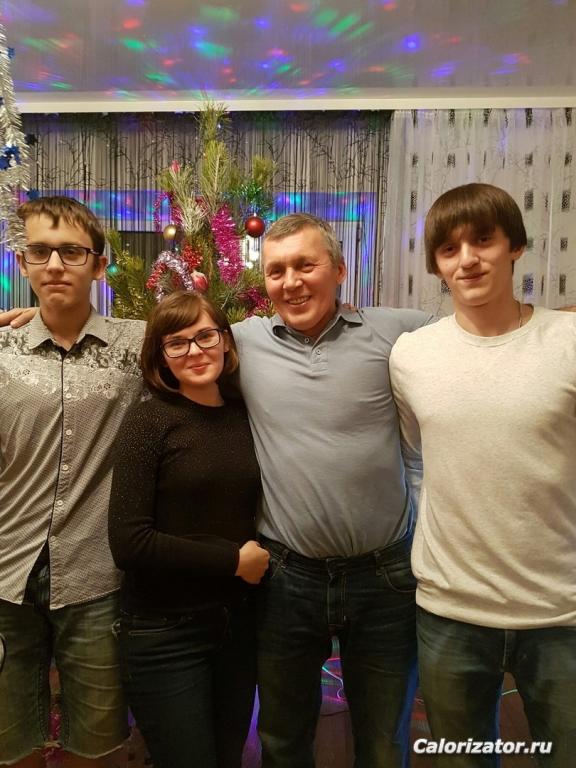 моя семья...  13 лет, 25 лет, 52 и 19 лет