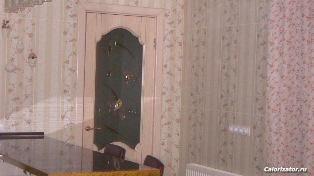 за этой дверью вход в бассейн