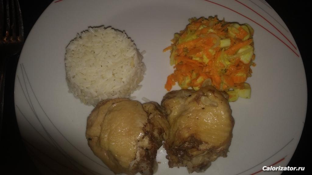 Рис,курица (приготовленная в банке) и салат с пророщенной кукурузой