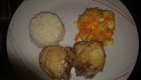 Рис,курица (приготовленная в банке) и салат с пророщенной кукурузой