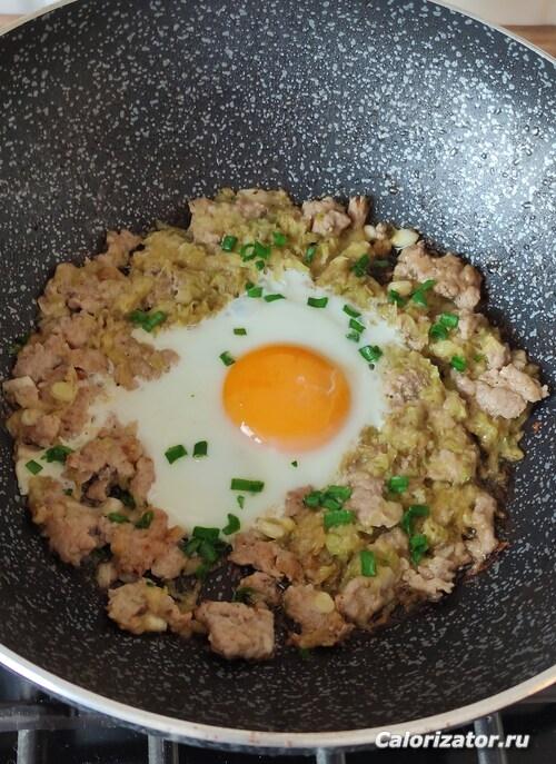 Фарш из индейки с яйцом